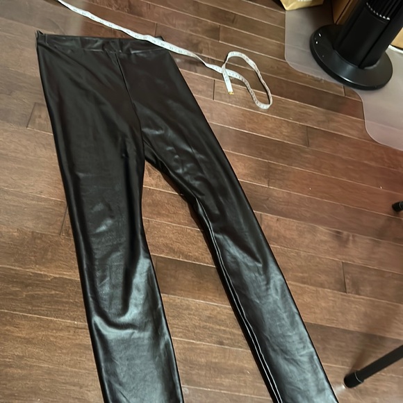M - FAUX LEATHER leggings - Picture 3 of 6